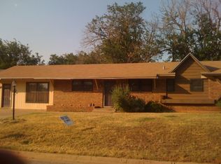 1006 Lincoln Dr, Iowa Park, TX 76367