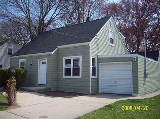 30 Cluett Rd, Valley Stream, NY 11581