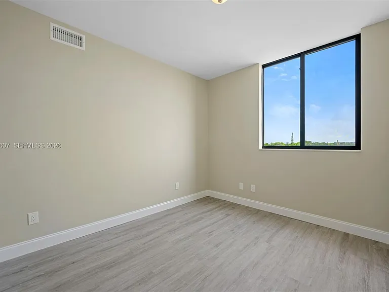 1020 NW 2nd Ave #302 — Photo 3