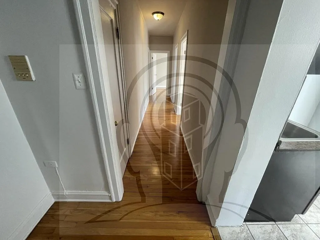 2 bed, 1.0 bath, $1,650 — Photo 2