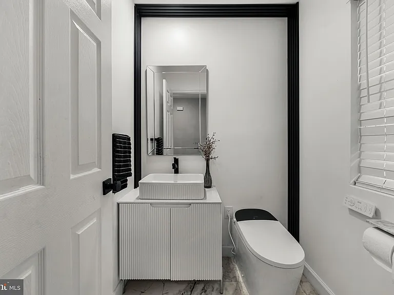 8 Henry Ct — Photo 10