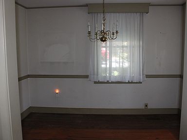 Dining room/possible 3rd bedroom