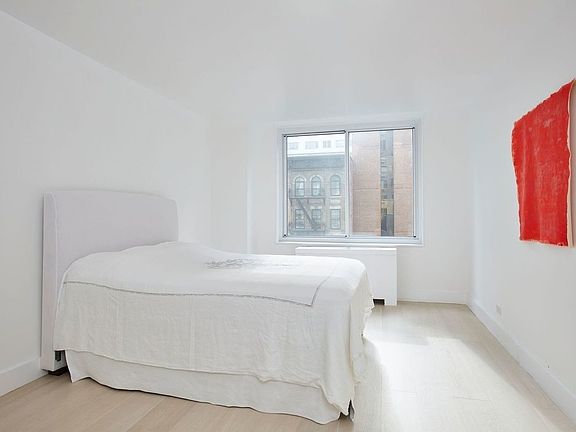 3rd image of 220 E 65th St APT 6F