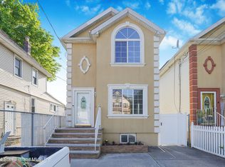 240 Harbor Rd, Staten Island, NY 10303
