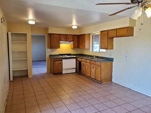 4th image of 1823 N 47th Dr