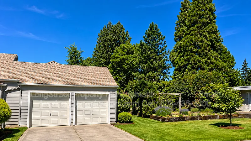 4 bed, 2.5 bath, 2413 sqft, $2,995 — Photo 2