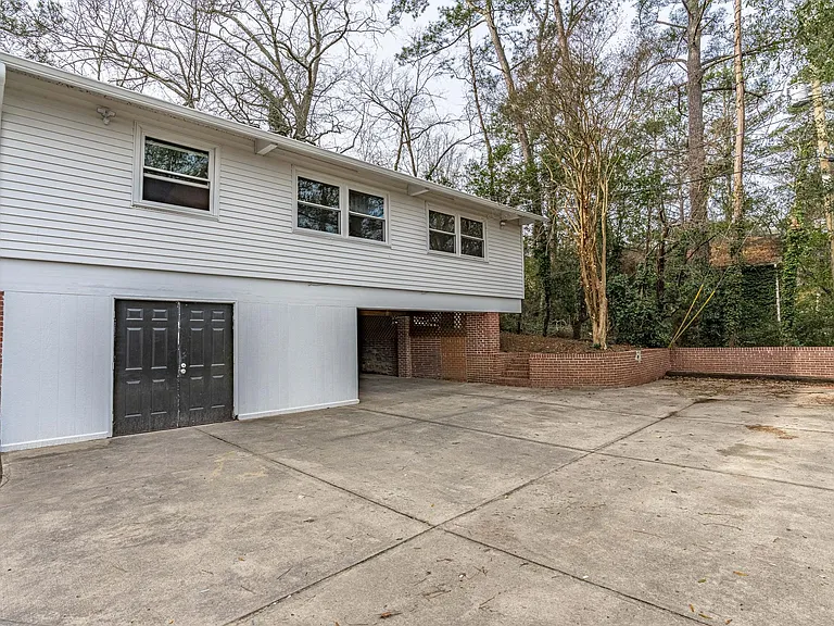 1537 Brennen Rd — Photo 32