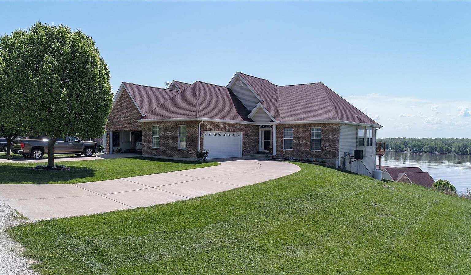 973 Riverview Dr, Golden Eagle, IL 62036 Zillow