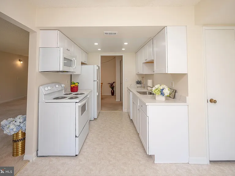 15310 Beaverbrook Ct #89-1B — Photo 19