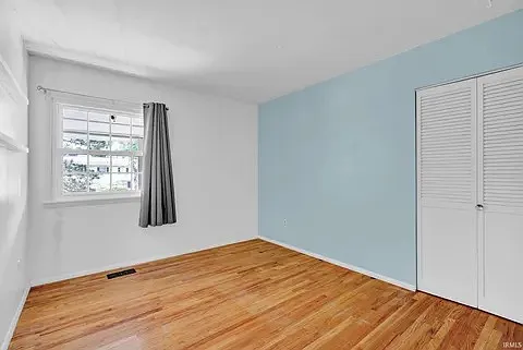 5 bed, 2330 sqft, $3,250 — Photo 2