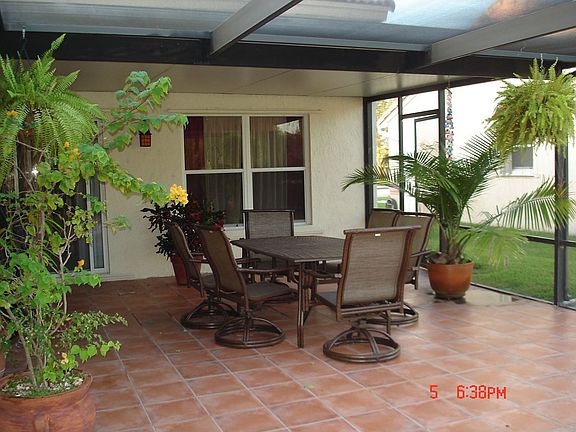 Wrap around screened in porch (apprx. 850 sq.ft)