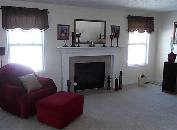 3rd image of 1048 N Ironwood Dr