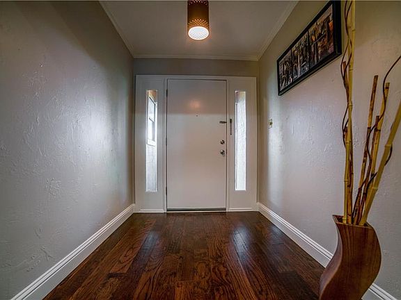 3rd image of 2404 Honeysuckle Dr