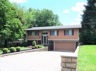 2500 Sussex Dr, Clinton, OH 44216