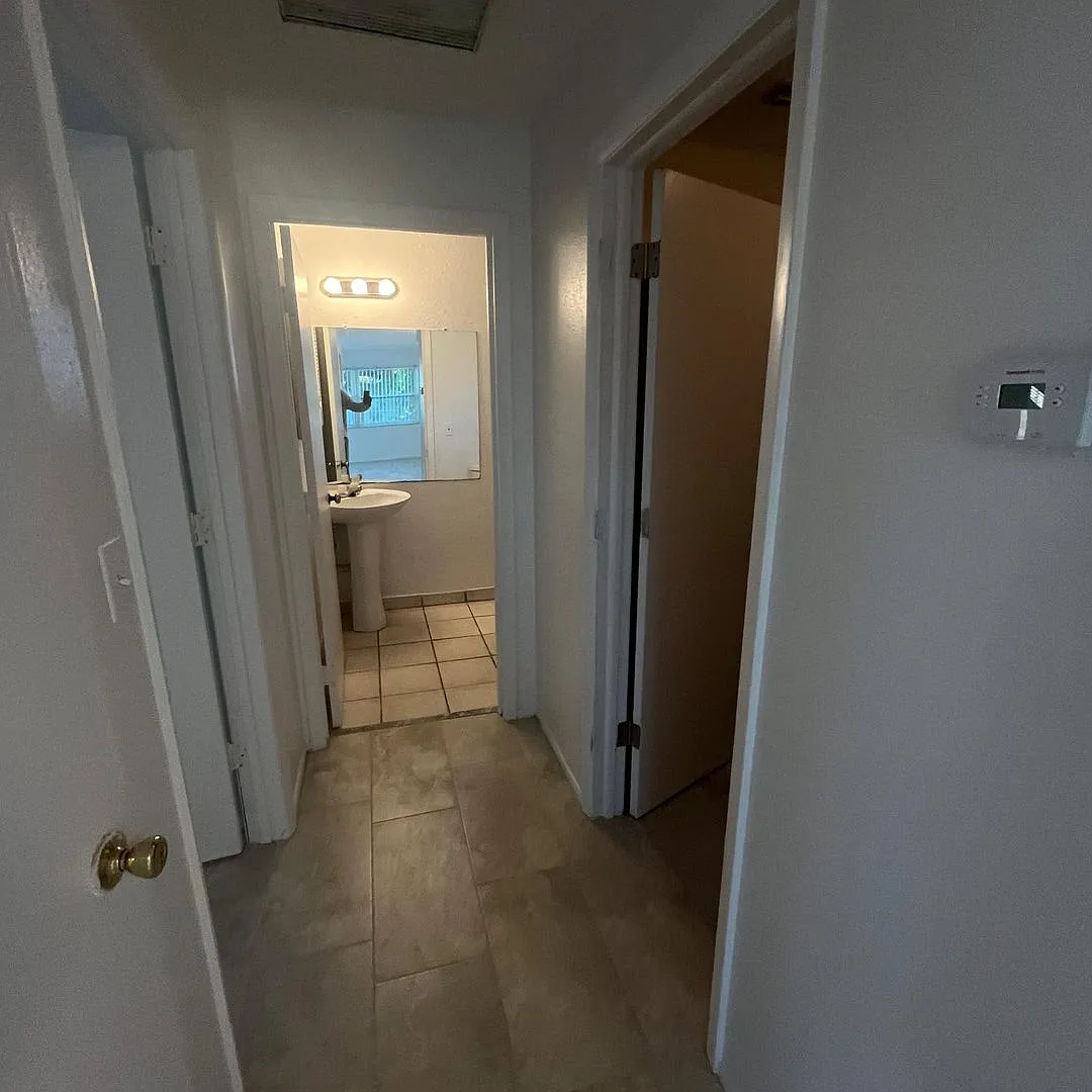 ** 2/1 Apartment Ready For A Long-Term Tenant ** Fort Myers ** Pet Friendly ** — Photo 3