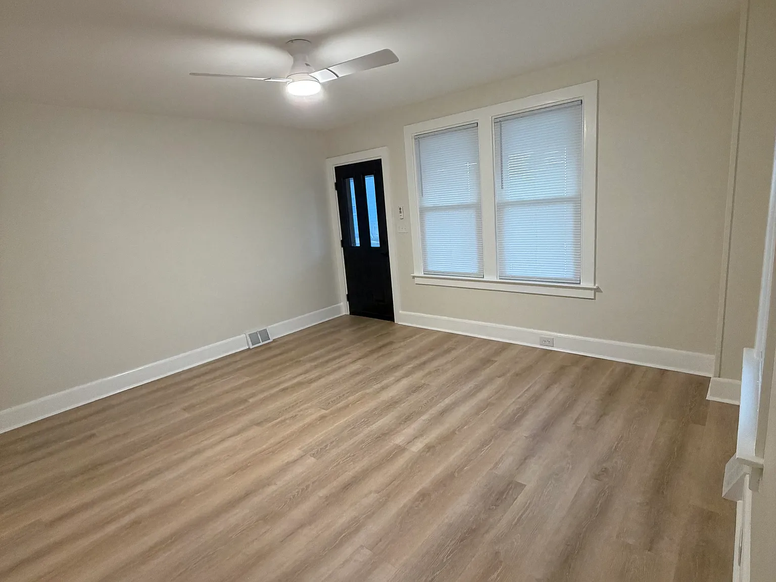 4 bed, 1.5 bath, 1230 sqft, $2,050 — Photo 3