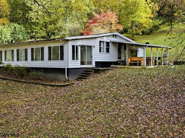 50 Scott Dr, Grafton, WV 26354