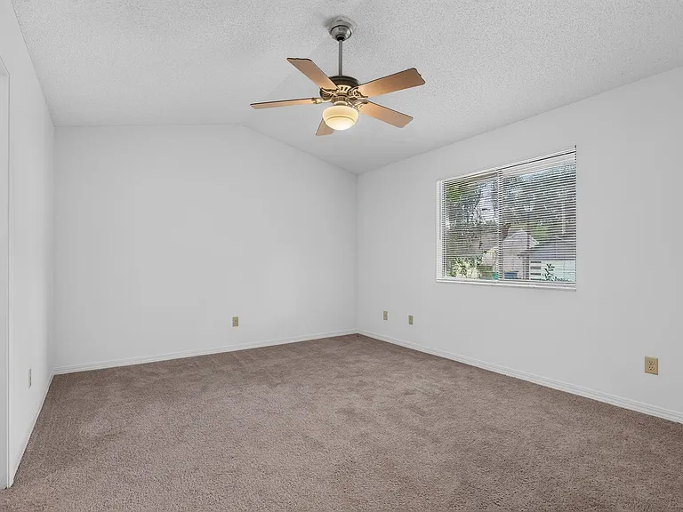 1445 Classic Oak Rd W — Photo 16