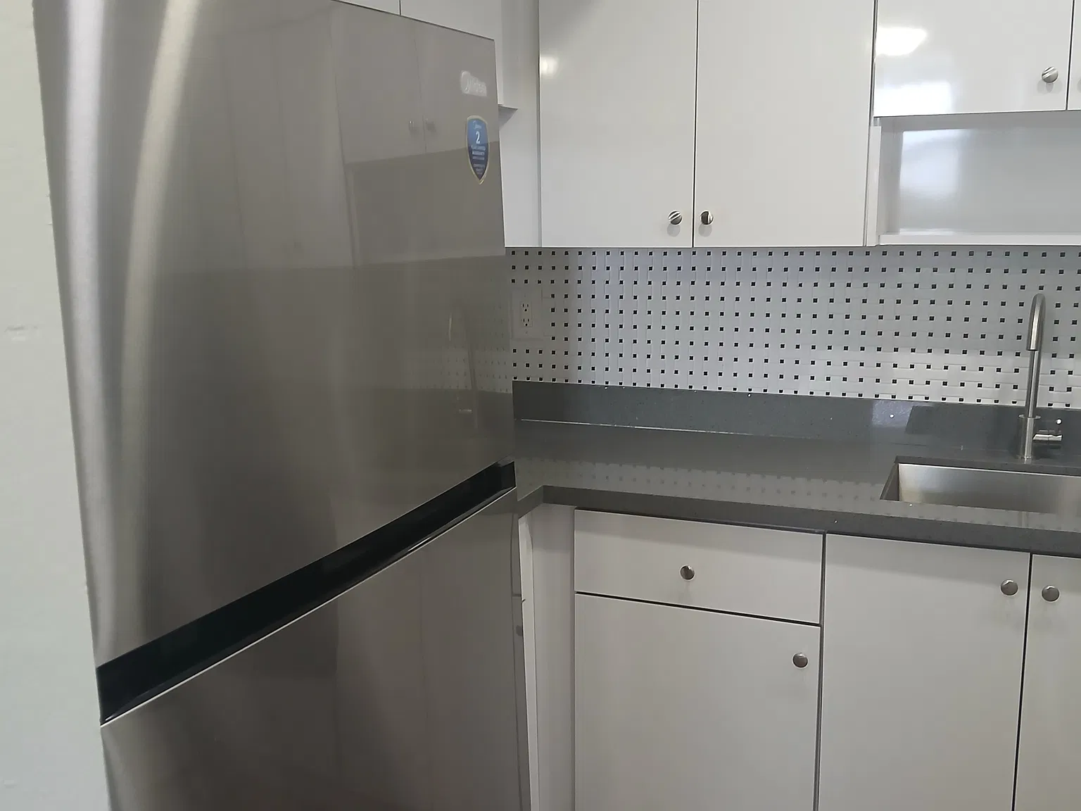 1 bed, 725 sqft, $1,900 — Photo 2