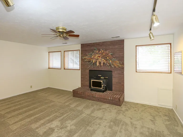 10729 S Maple Hill Cir — Photo 17