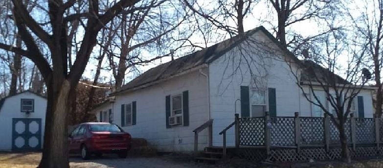 2nd image of 405 N Prairie St