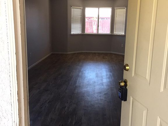 4th image of 676 Desert Willow St