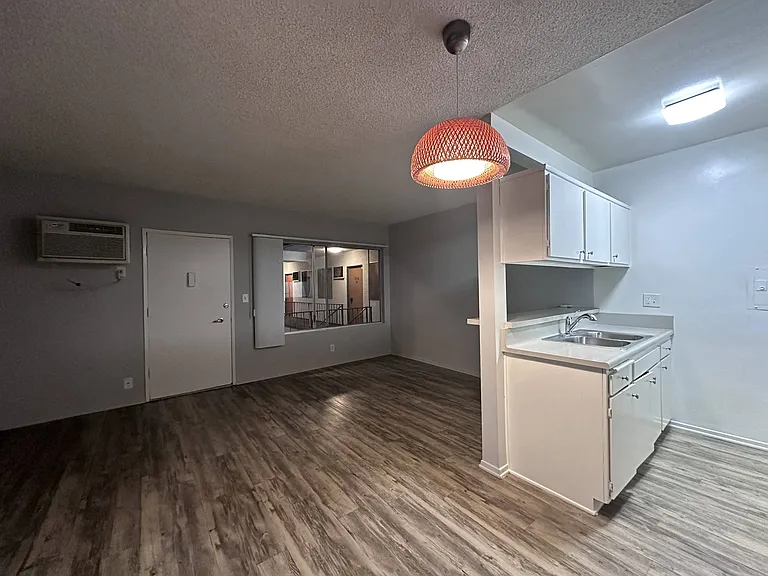 Lido Apartments - 3610 Midvale Ave — Photo 9