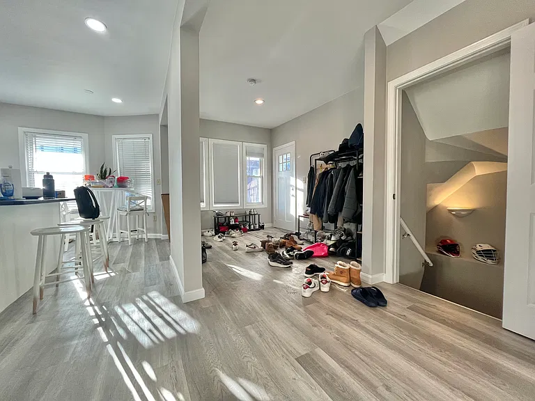 49 Quint Ave #2 — Photo 4