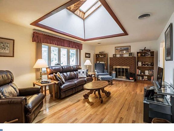 2nd image of 310 Vetterlein Ave