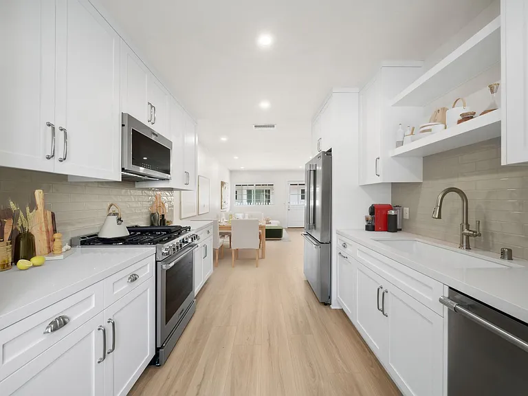 1805 Clay St — Photo 2