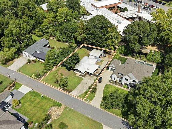 4th image of 211 Brooke Dr