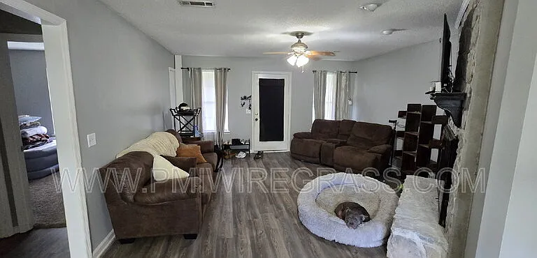 115 Blossom Dr — Photo 4