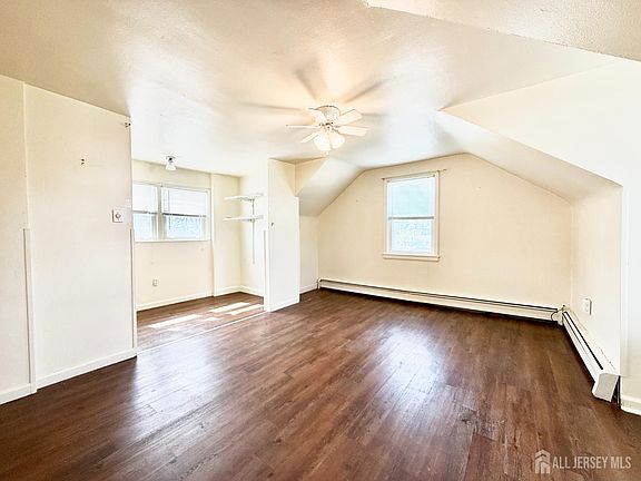 5th image of 674 Cedar St