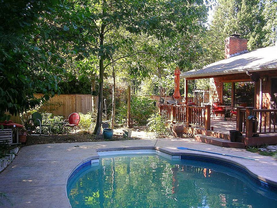 Backyard swimming pool