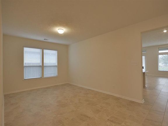 4th image of 6026 Rivergrove Bend Dr