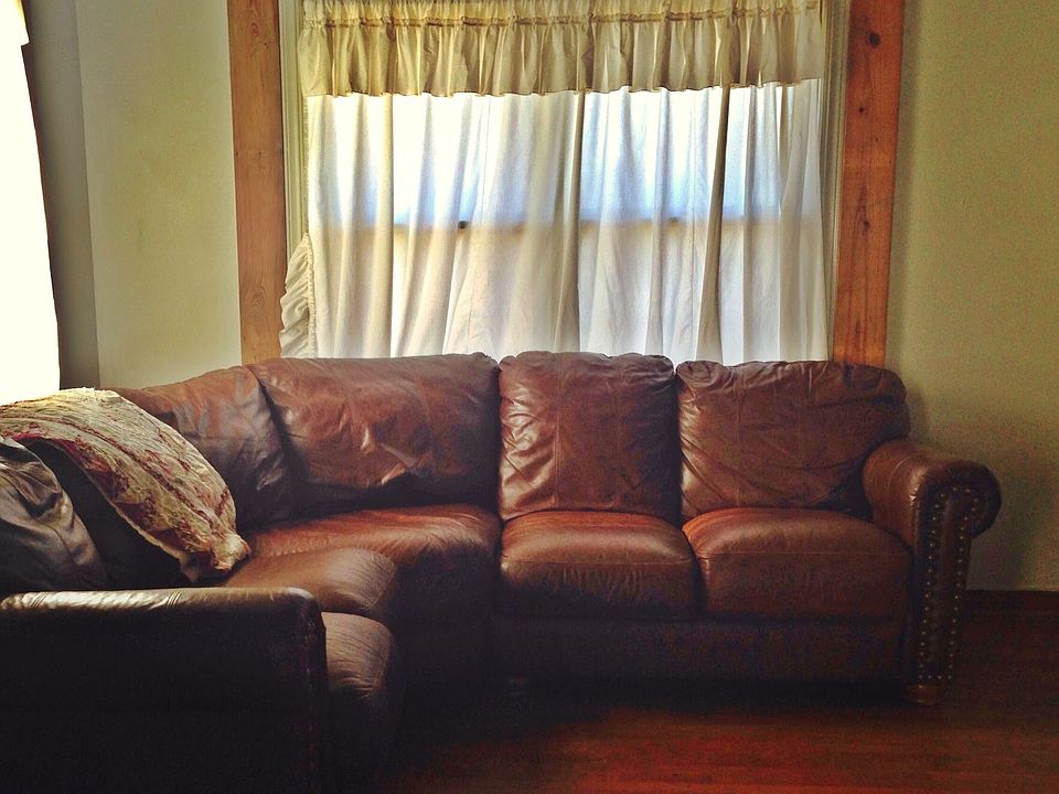 Living Room. S/W windows. 