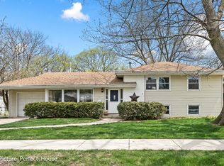 646 S Loomis St, Naperville, IL 60540