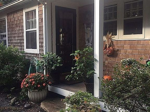 4th image of 46 Stone Gate Ln