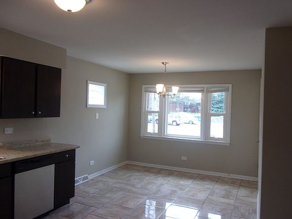 4th image of 566 Paxton Ave
