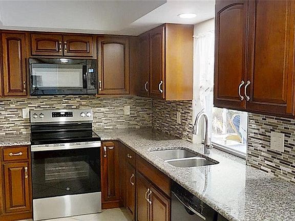 4th image of 130 Bermuda RD