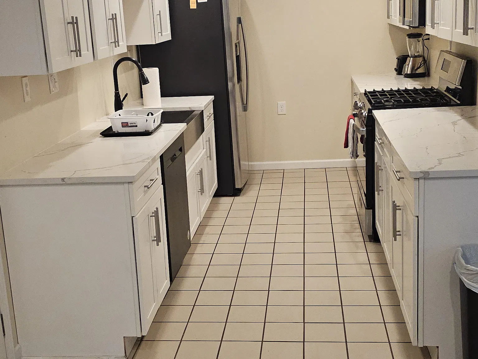 3 bed, 2200 sqft, $2,550 — Photo 3