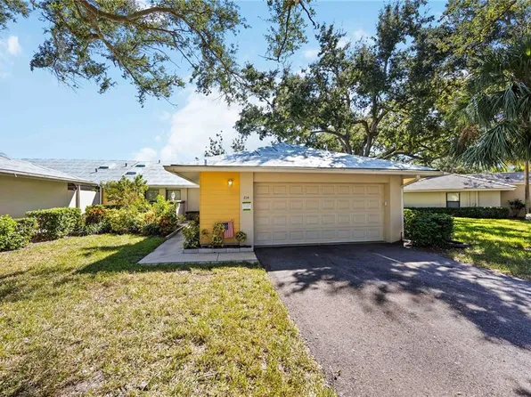 214 Southampton Dr, Venice, FL 34293