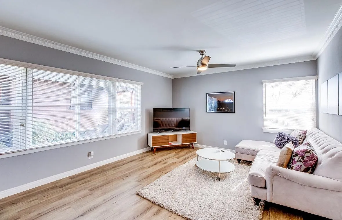 2244 W Adams Blvd — Photo 2