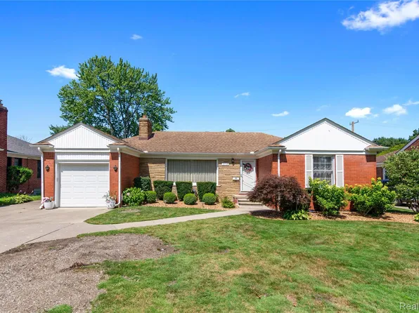 2112 Stanhope St, Grosse Pointe Woods, MI 48236
