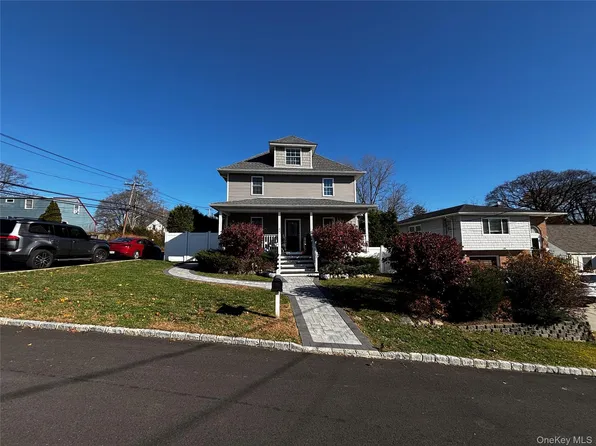 44 Buffet Place, Huntington Station, NY 11746