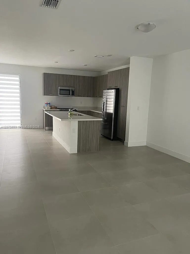 3 bed, 3.5 bath, 1824 sqft, $3,399 — Photo 1