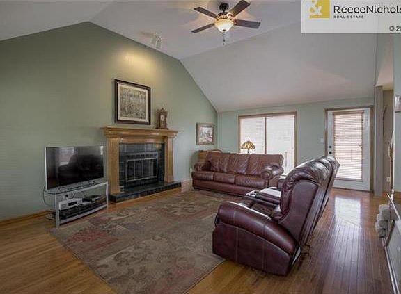 4th image of 325 SE Bingham Dr