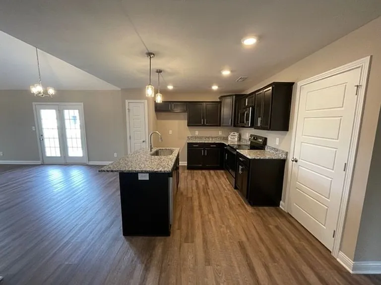 501 Lucky Ln — Photo 4