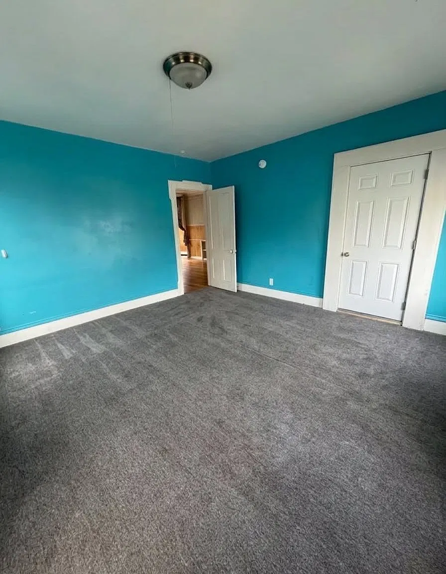 3 bed, $2,000 — Photo 2