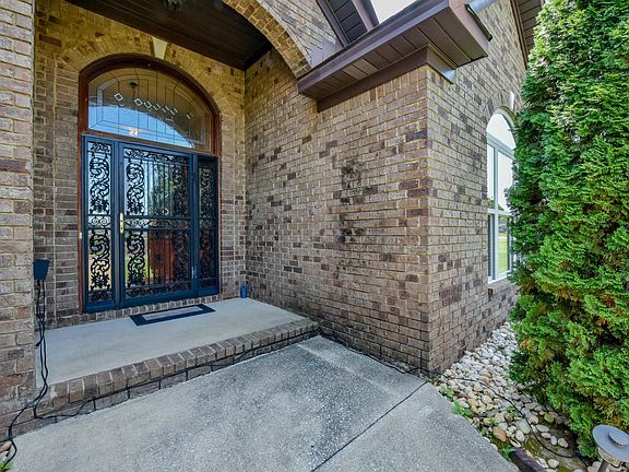 4th image of 14880 Phares Ln
